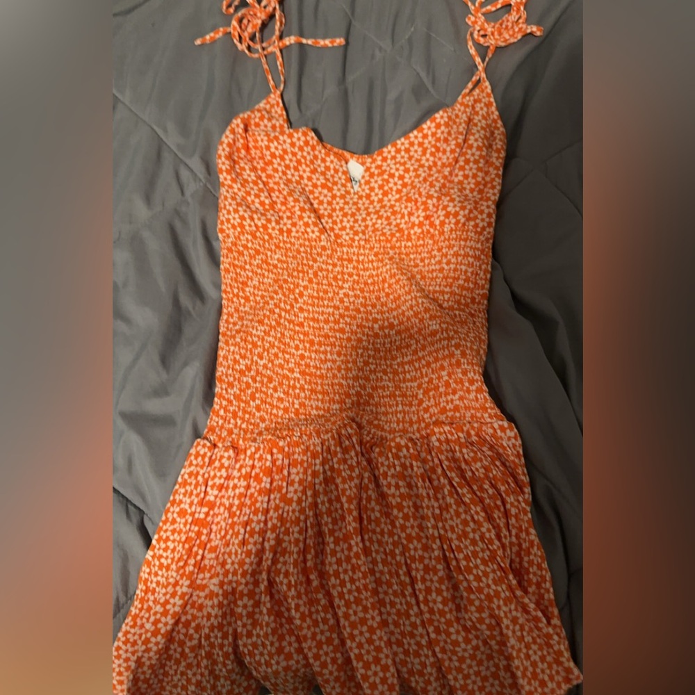 dress size medium fits like XS